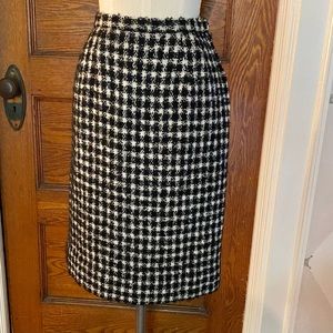 Vintage Wool Dalton Size 4 Houndstooth Skirt